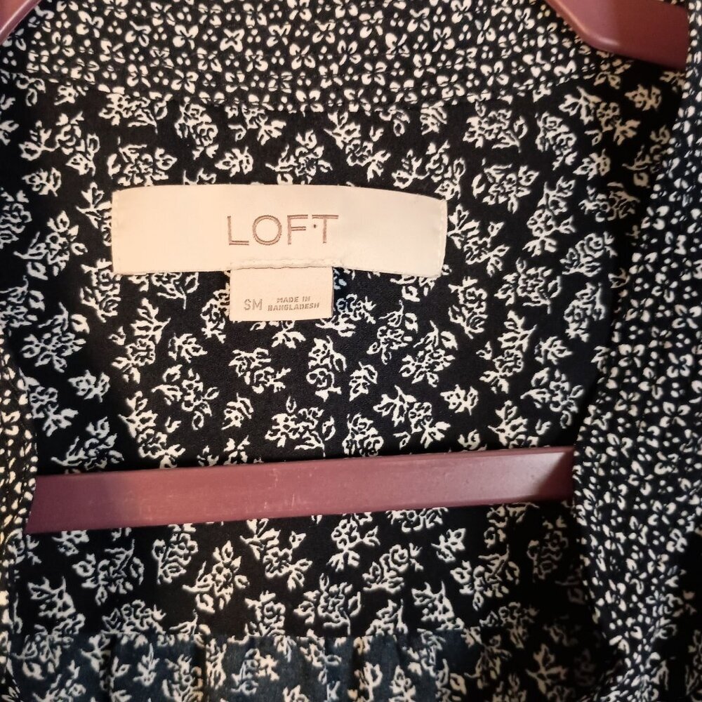 LOFT Floral Blouse S Black White Long Sleeve Mandarin Collar Hidden Btn - Picture 2 of 5